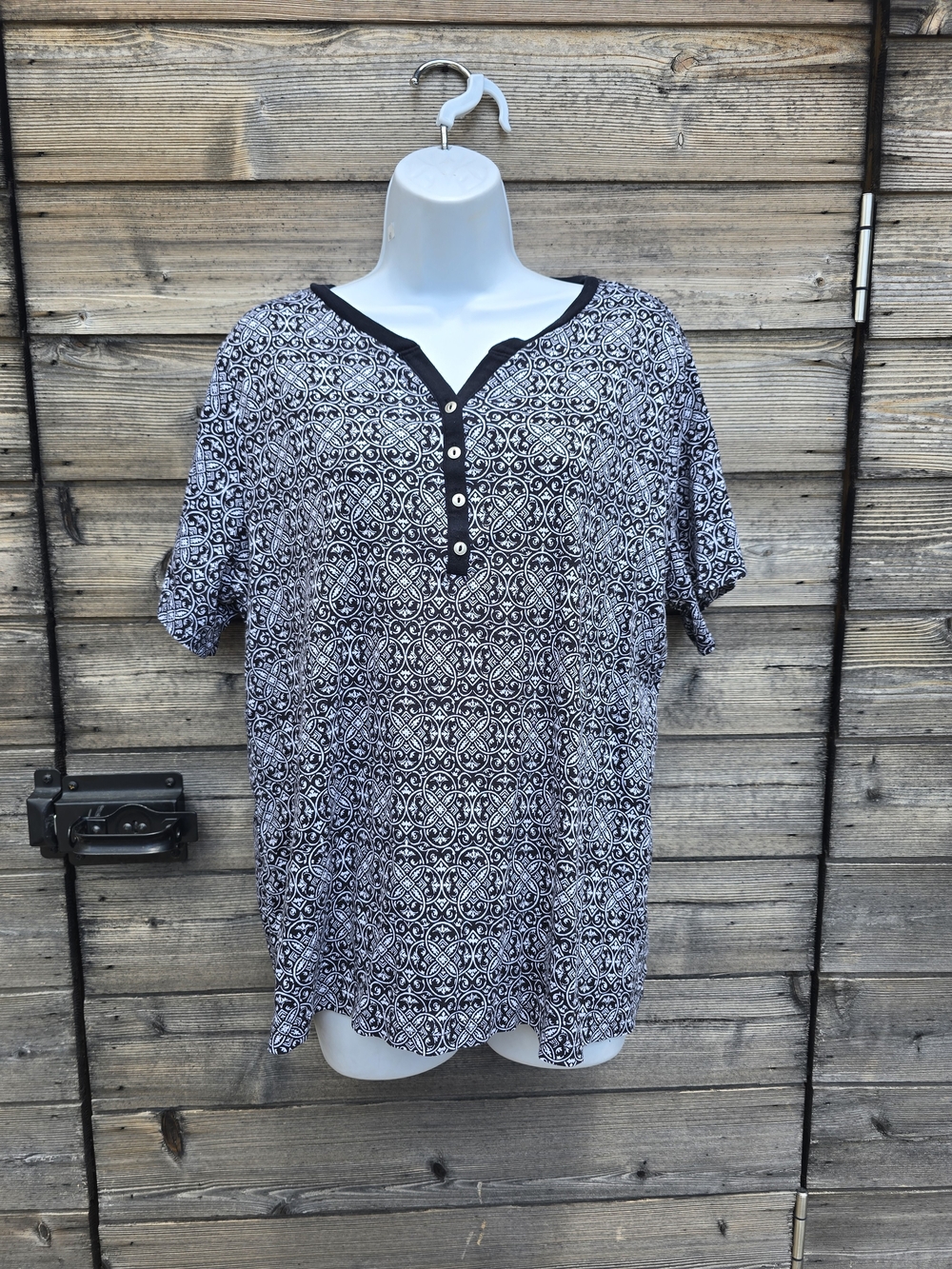 croft & barrow Black and White Printed Short Sleeve Henley Top